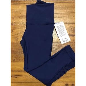 RARE NWT Minimalist Crop Size 4 HOBE